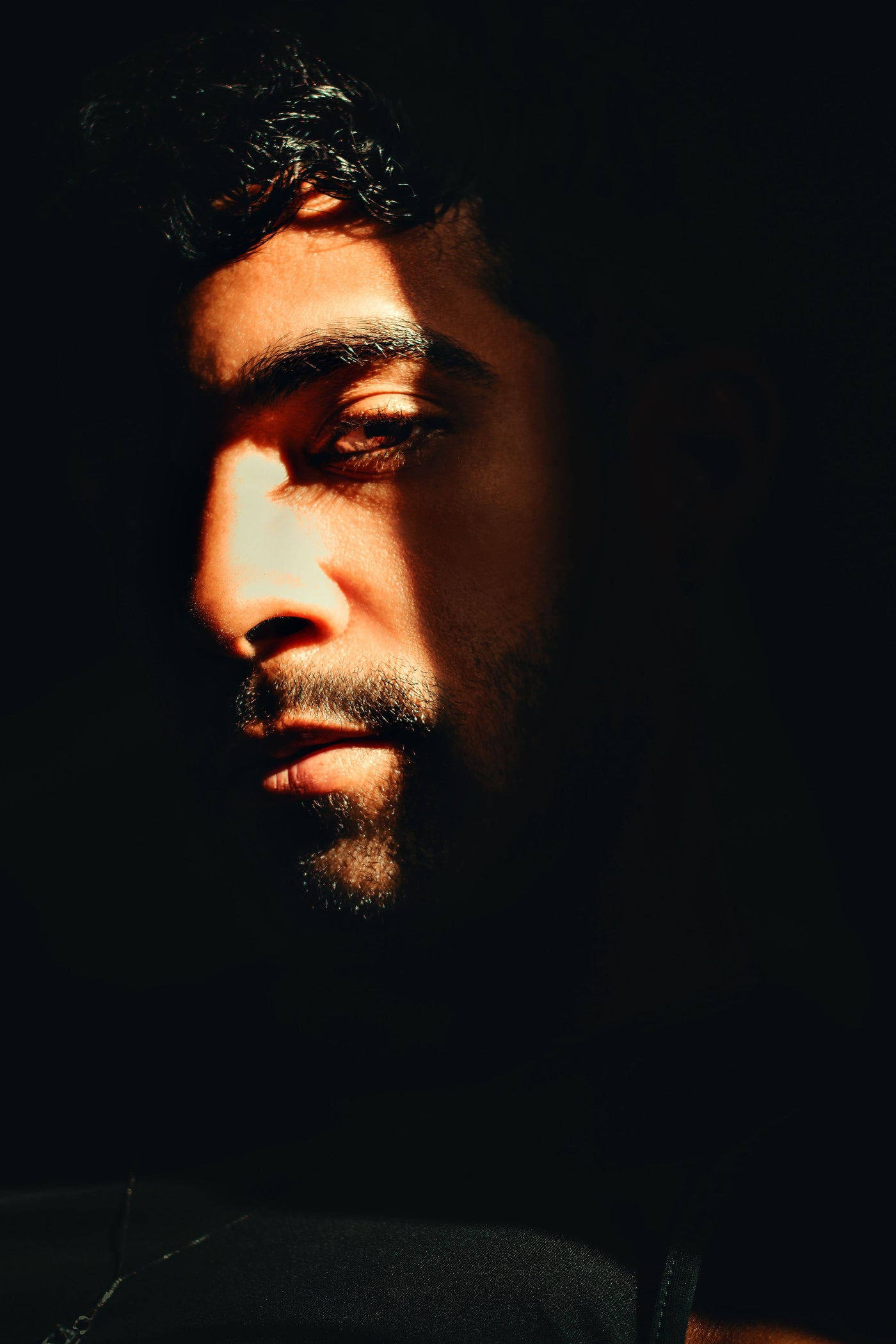 Portrait, bande de soleil sur le visage